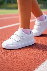 Zapato blanco escolar